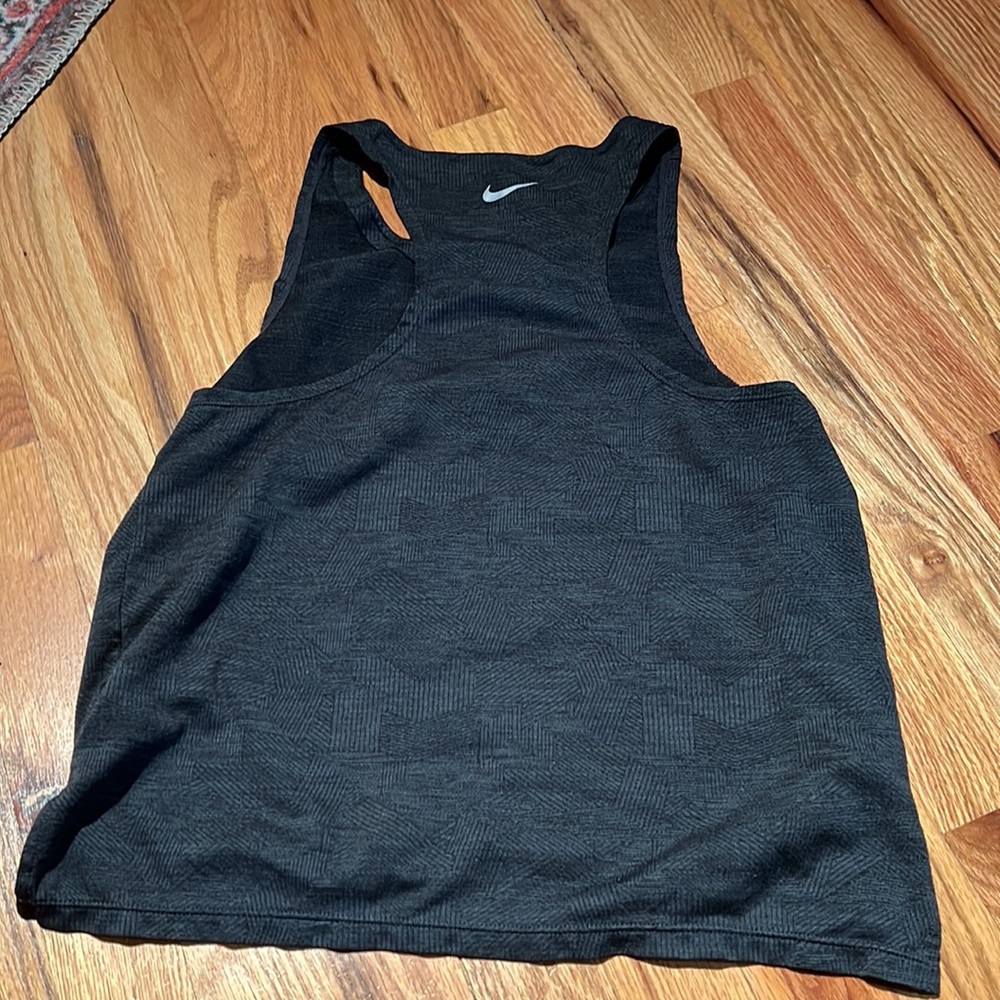 Dark charcoal // faded black Nike tank. Perfect condition size small - Picture 4 of 4